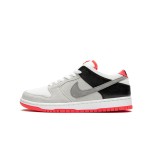 Nike SB Dunk Low "Infrared" CD2563-004 スケートシューズ – グレー&レッドのレトロスタイル Nike SB Dunk Low "Infrared" CD2563-004 スケートシューズ – レトログレー&レッドカラー