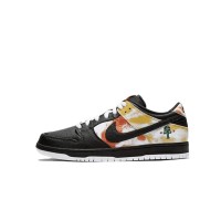 Nike SB Dunk Low “Raygun Tie-Dye” スケートシューズ BQ6832-001 - 鮮やかで大胆なタイダイデザイン、パフォーマンスとストリートウェアに最適な耐久性と快適さ