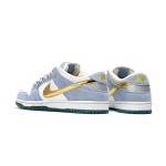 Nike SB Dunk Low "Sean Cliver" DJ2519-400 スケートシューズ Nike SB Dunk Low "Sean Cliver" DJ2519-400 スケートシューズ - ブルー ホワイト ゴールドメタリック