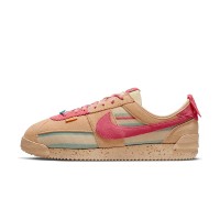 Nike Union LA x Cortez SP Sesame DR1413-200 - サステナブル素材を使用した独特なアーストーンスニーカーと鮮やかなピンクのアクセント