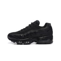 オールブラックトレンド：Nike Air Max 95 Triple Black 807443-001 クラシックスニーカー - スタイルと快適さの完璧な融合