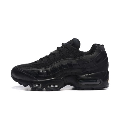 オールブラックトレンド：Nike Air Max 95 Triple Black 807443-001 クラシックスニーカー - スタイルと快適さの完璧な融合