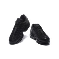 オールブラックトレンド：Nike Air Max 95 Triple Black 807443-001 クラシックスニーカー - スタイルと快適さの完璧な融合