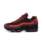 Nike Air Max 95 Essential 749766-600 レッド&ブラック スニーカー Nike Air Max 95 Essential 749766-600 レッド&ブラック スニーカー 側面図