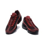 Nike Air Max 95 Essential 749766-600 レッド&ブラック スニーカー Nike Air Max 95 Essential 749766-600 レッド&ブラック スニーカー 側面図