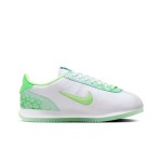 Nike x Doernbecher Cortez White Green FZ3020-919 Nike x Doernbecher Cortez White Green FZ3020-919、花柄ディテールと鮮やかなグリーンアクセント付き