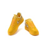 Off-White x ナイキ エア フォース 1 ロー "University Gold" - プレミアムゴールドスニーカー Off-White x ナイキ エア フォース 1 ロー "University Gold" DD1876-700 ゴールドスニーカー メタリックスウッシュ付き