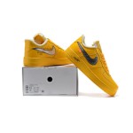 Off-White x ナイキ エア フォース 1 ロー "University Gold" - プレミアムゴールドスニーカー Off-White x ナイキ エア フォース 1 ロー "University Gold" DD1876-700 ゴールドスニーカー メタリックスウッシュ付き