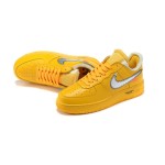 Off-White x ナイキ エア フォース 1 ロー "University Gold" - プレミアムゴールドスニーカー Off-White x ナイキ エア フォース 1 ロー "University Gold" DD1876-700 ゴールドスニーカー メタリックスウッシュ付き