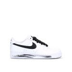 PEACEMINUSONE x Nike Air Force 1 Low 'Para-Noise' - 芸術的なコラボスニーカー PEACEMINUSONE x Nike Air Force 1 Low 'Para-Noise' DD3223-100 - グラフィティデザインを取り入れた白いレザースニーカー