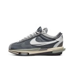 Sacai x Nike Cortez 4.0 Iron Grey - Zoom Air搭載のユニークなグレースニーカー Sacai x Nike Cortez 4.0 Iron Grey DQ0581-001 - レイヤードデザインとZoom Air搭載のモダングレーのスニーカー