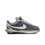 Sacai x Nike Cortez 4.0 Iron Grey - Zoom Air搭載のユニークなグレースニーカー Sacai x Nike Cortez 4.0 Iron Grey DQ0581-001 - レイヤードデザインとZoom Air搭載のモダングレーのスニーカー