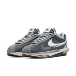 Sacai x Nike Cortez 4.0 Iron Grey - Zoom Air搭載のユニークなグレースニーカー Sacai x Nike Cortez 4.0 Iron Grey DQ0581-001 - レイヤードデザインとZoom Air搭載のモダングレーのスニーカー