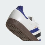 Adidas Samba OG ID1381 - クラシックなストリートウェアスニーカー Adidas Samba OG ID1381 - 青と黒のストライプが入った白レザースニーカー