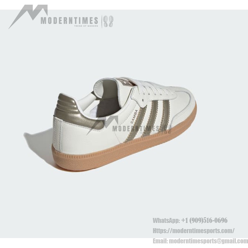 アディダス サンバ OG IG1964 - オリーブストライプ付きホワイトスニーカー アディダス サンバ OG IG1964 ホワイトレザースニーカー、オリーブストライプ付き、ガムソール仕様