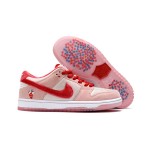 StrangeLove × Nike SB ダンクロー「バレンタインデー」CT2552-800 限定版スケートシューズ StrangeLove × Nike SB ダンクロー「バレンタインデー」CT2552-800 - 限定版スケートシューズ ピンクスエードとハート刺繍付き