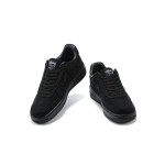 Stüssy x ナイキ エア フォース 1 ロー "Black Hemp" - プレミアムブラックスニーカー Stüssy x ナイキ エア フォース 1 ロー "Black Hemp" CZ9084-001 ブラックヘンプ素材と刺繍ディテールのスニーカー