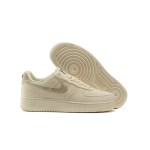 Stüssy x Nike Air Force 1 Low CZ9084-200 - スタイリッシュなフォッシルストーンスニーカー Stüssy x Nike Air Force 1 Low CZ9084-200 - ヘンプアッパーを備えたフォッシルストーンスニーカー