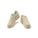Stüssy x Nike Air Force 1 Low CZ9084-200 - スタイリッシュなフォッシルストーンスニーカー Stüssy x Nike Air Force 1 Low CZ9084-200 - ヘンプアッパーを備えたフォッシルストーンスニーカー