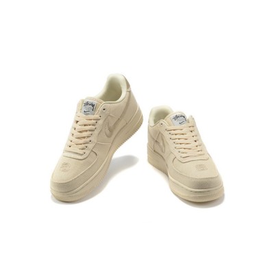 Stüssy x Nike Air Force 1 Low CZ9084-200 - プレミアムヘンプアッパーとサステイナブルなスタイルが特徴のフォッシルストーンスニーカー