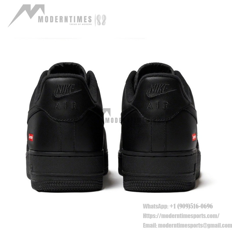 Supreme x Nike Air Force 1 Low CU9225-001 - 洗練されたブラックスニーカー Supreme x Nike Air Force 1 Low CU9225-001 - 赤いSupremeロゴが特徴のブラックレザースニーカー