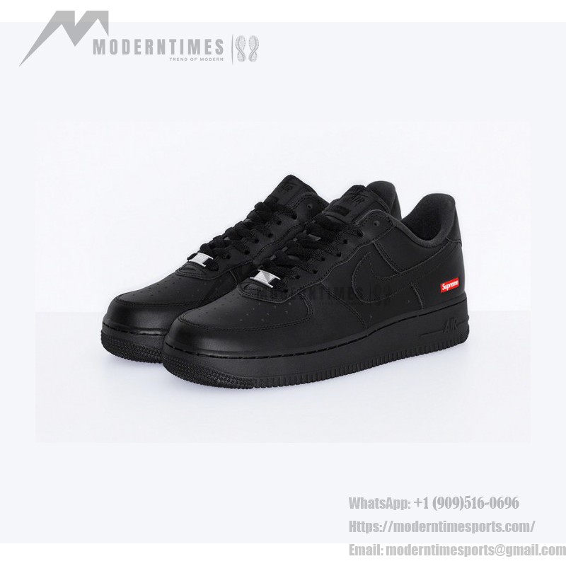 Supreme x Nike Air Force 1 Low CU9225-001 - 洗練されたブラックスニーカー Supreme x Nike Air Force 1 Low CU9225-001 - 赤いSupremeロゴが特徴のブラックレザースニーカー