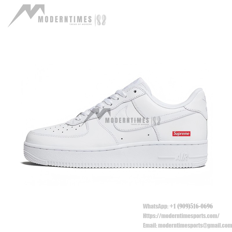Supreme x Nike Air Force 1 Low CU9225-100 - クリーンなホワイトスニーカー Supreme x Nike Air Force 1 Low CU9225-100 - 赤いSupremeロゴが特徴のホワイトレザースニーカー