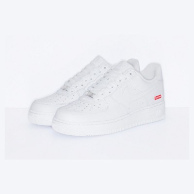 Supreme x Nike Air Force 1 Low CU9225-100 - アイコニックな赤いSupremeボックスロゴを備えたクリーンなホワイトレザースニーカー