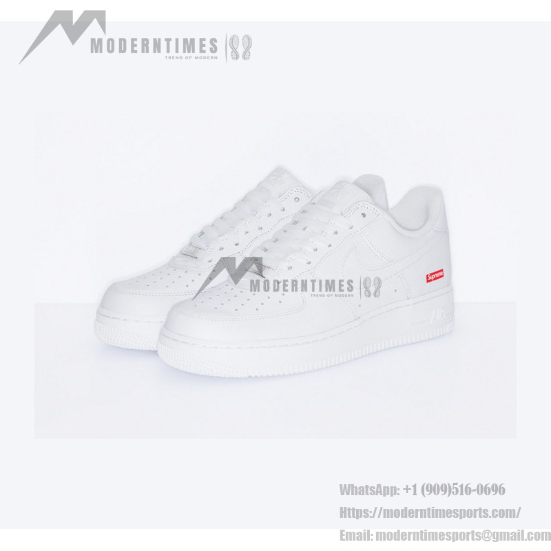 Supreme x Nike Air Force 1 Low CU9225-100 - クリーンなホワイトスニーカー Supreme x Nike Air Force 1 Low CU9225-100 - 赤いSupremeロゴが特徴のホワイトレザースニーカー