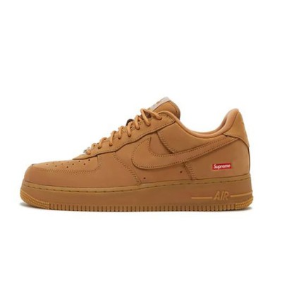 Supreme x Nike Air Force 1 Low DN1555-200 - アイコニックな赤いSupremeボックスロゴが特徴のフラックスヌバックスニーカー