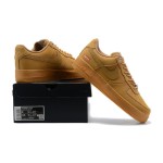 Supreme x Nike Air Force 1 Low DN1555-200 - スタイリッシュなフラックスヌバックスニーカー Supreme x Nike Air Force 1 Low DN1555-200 - 赤いSupremeロゴが特徴のフラックスヌバックスニーカー