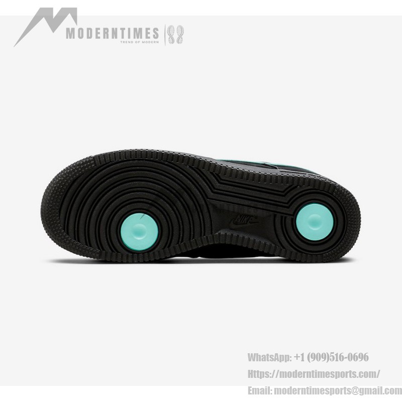 Tiffany & Co. x Nike Air Force 1 Low DZ1382-001 - 高級感溢れるブラックスニーカー Tiffany & Co. x Nike Air Force 1 Low DZ1382-001 - ティファニーブルーのスウッシュが特徴のブラックスエードスニーカー