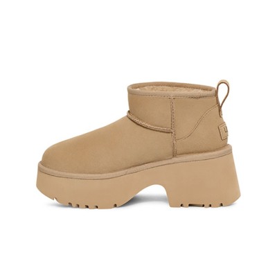 UGG クラシック ウルトラ ミニ ニューハイツ 1158311 - エレベートされたプラットフォームソール付きトレンディシープスキンブーツ