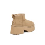 UGG クラシック ウルトラ ミニ ニューハイツ 1158311 - プラットフォームソール付きトレンディシープスキンブーツ UGG クラシック ウルトラ ミニ ニューハイツ 1158311 - プラットフォームソール付きシープスキンの快適さ