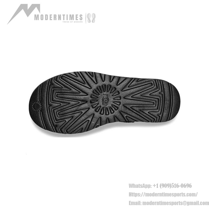 シープスキン裏地とスエードアッパーを備えたUGG レディース クラシック ウルトラ ミニ プラットフォーム ブラック シープスキン裏地とスエードアッパーを備えたUGG レディース クラシック ウルトラ ミニ プラットフォーム ブラック