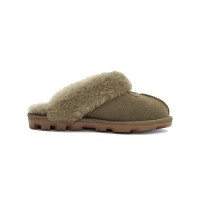 UGG ウィメンズ コケット スリッパ バーントオリーブ 1015125 - 室内外兼用の快適なシープスキンスリッパ