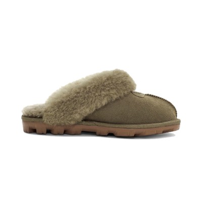 UGG ウィメンズ コケット スリッパ バーントオリーブ 1015125 - 室内外兼用の快適なシープスキンスリッパ