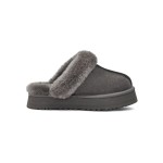 UGG ウィメンズ ディスケット スリッパ チャコール 1122550 - 暖かくてスタイリッシュなシープスキン スリッパ UGG ウィメンズ ディスケット スリッパ チャコール 1122550 - 室内外兼用の快適なシープスキン プラットフォームスリッパ