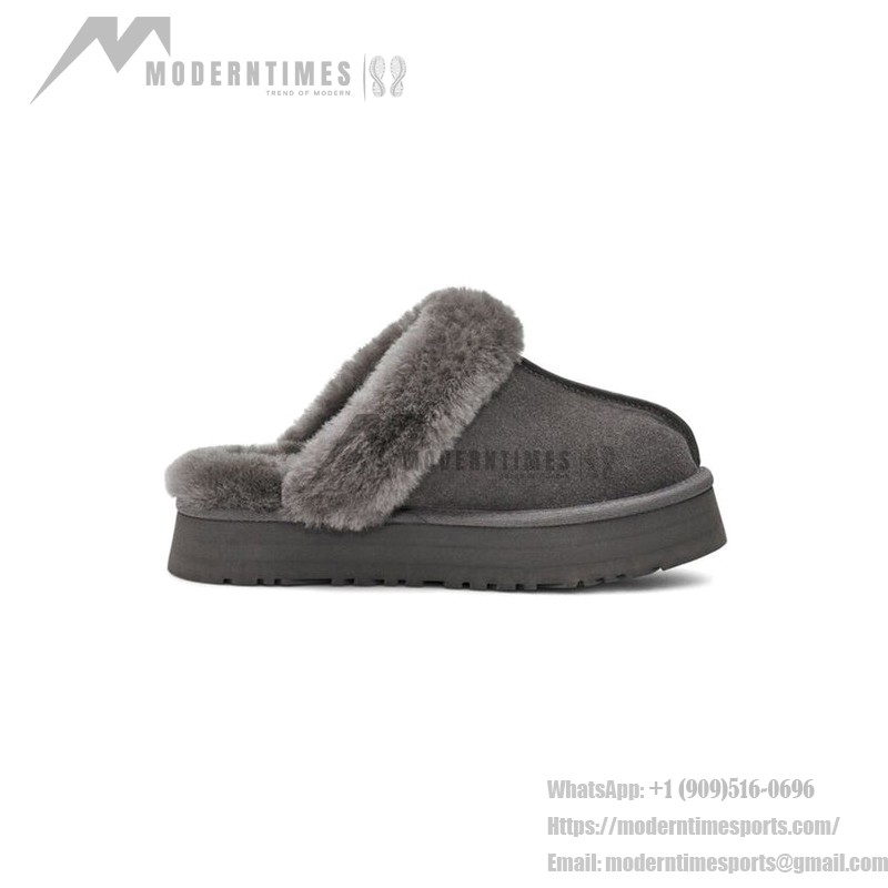 UGG ウィメンズ ディスケット スリッパ チャコール 1122550 - 暖かくてスタイリッシュなシープスキン スリッパ UGG ウィメンズ ディスケット スリッパ チャコール 1122550 - 室内外兼用の快適なシープスキン プラットフォームスリッパ