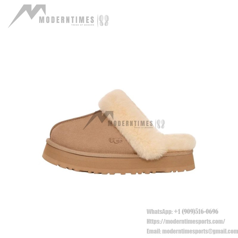 UGG ウィメンズ ディスケット スリッパ サンド 1122550 - 暖かくてスタイリッシュなシープスキン スリッパ UGG ウィメンズ ディスケット スリッパ サンド 1122550 - 室内外兼用の快適なシープスキン プラットフォームスリッパ