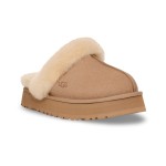 UGG ウィメンズ ディスケット スリッパ サンド 1122550 - 暖かくてスタイリッシュなシープスキン スリッパ UGG ウィメンズ ディスケット スリッパ サンド 1122550 - 室内外兼用の快適なシープスキン プラットフォームスリッパ