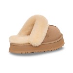 UGG ウィメンズ ディスケット スリッパ サンド 1122550 - 暖かくてスタイリッシュなシープスキン スリッパ UGG ウィメンズ ディスケット スリッパ サンド 1122550 - 室内外兼用の快適なシープスキン プラットフォームスリッパ