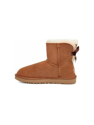 UGG レディース ミニ ベイリーボウ II ブーツ チェスナット 1016501 - シープスキンライニングとリボンディテールが施されたスタイリッシュなスエードブーツ
