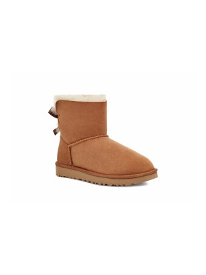 UGG レディース ミニ ベイリーボウ II ブーツ チェスナット 1016501 - シープスキンライニングとリボンディテールが施されたスタイリッシュなスエードブーツ