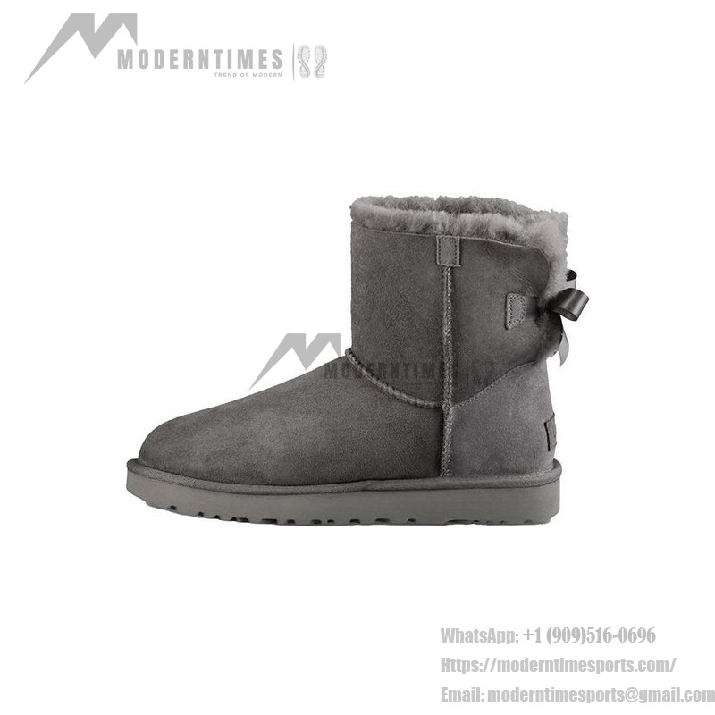 UGG ウィメンズ ミニ ベイリー ボウ II ブーツ グレー 1016501 UGG ウィメンズ ミニ ベイリー ボウ II ブーツ グレー 1016501、シープスキンライニングとリボンディテール付き