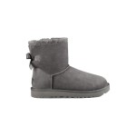 UGG ウィメンズ ミニ ベイリー ボウ II ブーツ グレー 1016501 UGG ウィメンズ ミニ ベイリー ボウ II ブーツ グレー 1016501、シープスキンライニングとリボンディテール付き