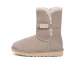 UGG ウィメンズ ベイリー B2S オイスター 1153612 - 快適でおしゃれなミドルブーツ UGG ウィメンズ ベイリー B2S オイスター 1153612 - おしゃれなUGGストラップ付き快適なシープスキンミドルブーツ