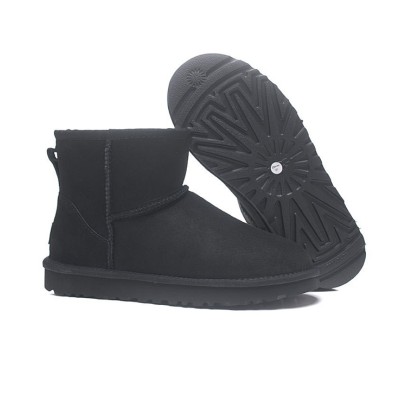 UGG クラシック ミニ II ブラック：寒い季節に最適な快適さと温かさ