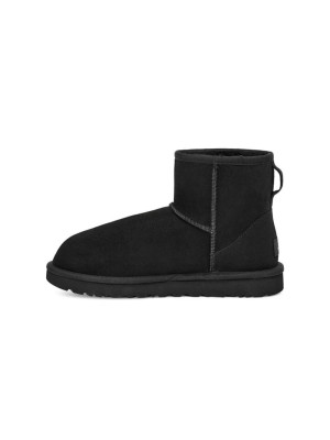 UGG クラシック ミニ II ブラック：寒い季節に最適な快適さと温かさ