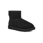UGG クラシック ミニ II ブラック:快適で耐久性のある冬用ブーツ シープスキン裏地付きのUGG クラシック ミニ II ブラックブーツ